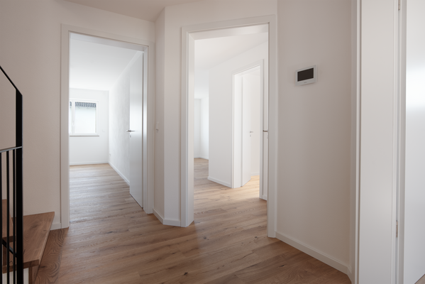 Flur Obergeschoss mit Blick Schlafen und Ankleide