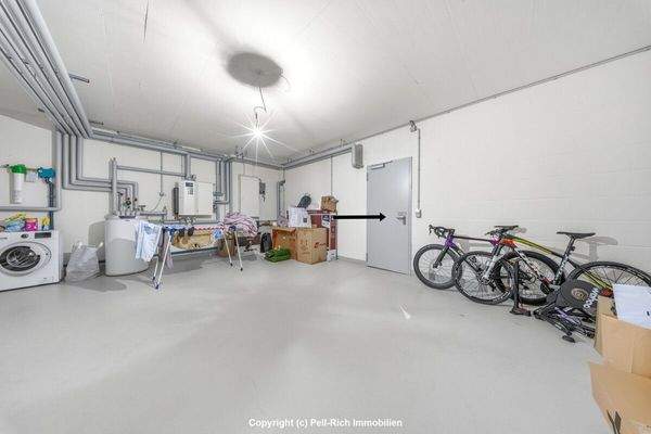 Untergeschoss/Keller mit Zugang TG