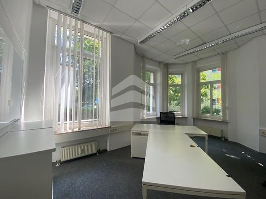 Büro 8