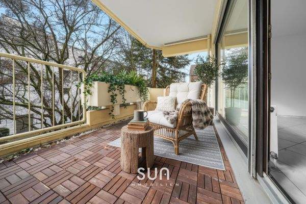 Riesiger Balkon mit Waldblick