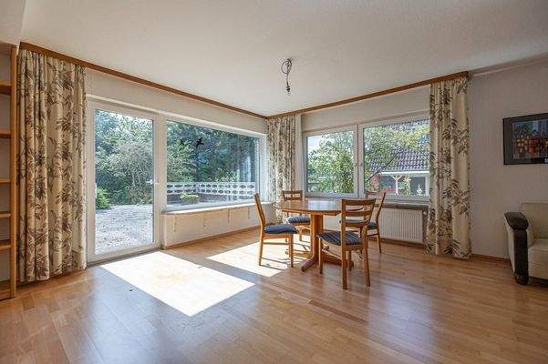 Wohnzimmer mit Blick ins Grüne