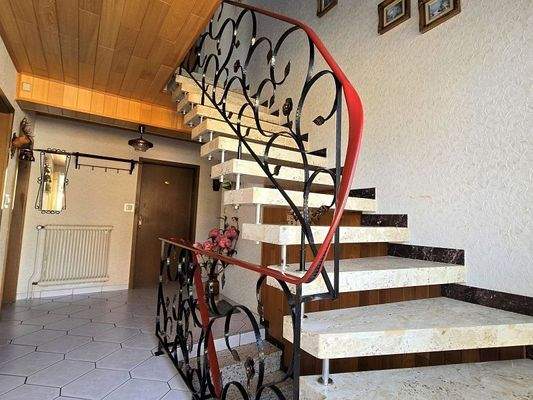 Diele mit Treppe 1