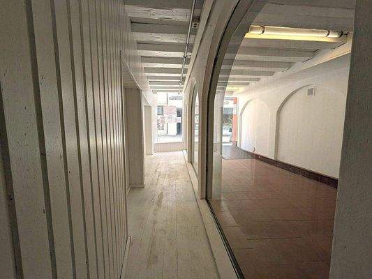 Großzügige Schaufensterflächen