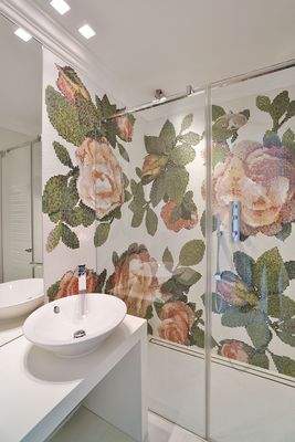 Duschbad aus Mosaiksteinen