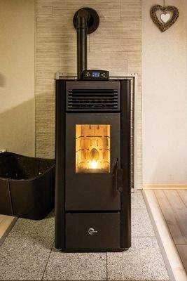 Haupthaus, DG: Wohnzimmer mit neuem Pellet-Ofen