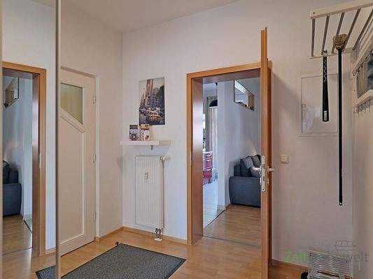 großer Wohnungsflur