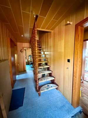 Treppe zum Dachgeschoss.jpeg