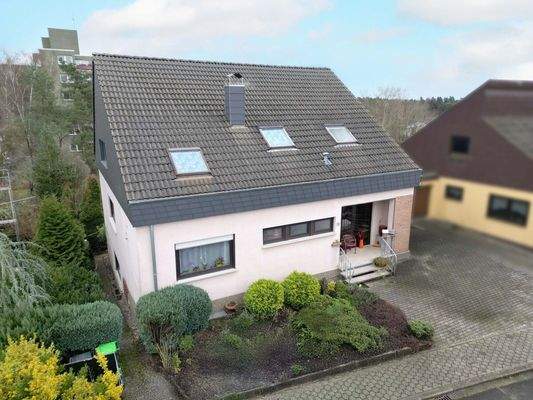 Vielseitiges Zweifamilienhaus in Dillingen, Pachtener Heide