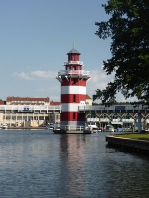 Einfahrt ins Hafendorf Rheinsberg