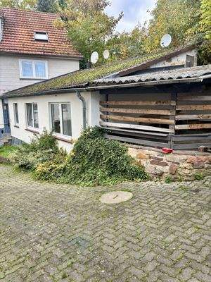 Vorderansicht mit Grillplatz