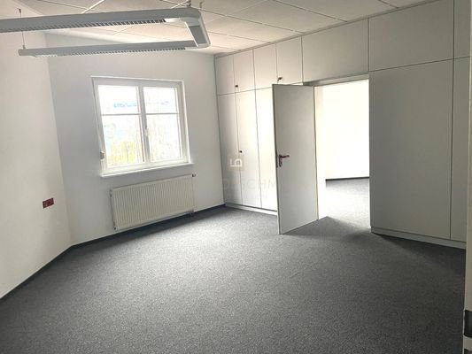 Büro mit Einbauschränken