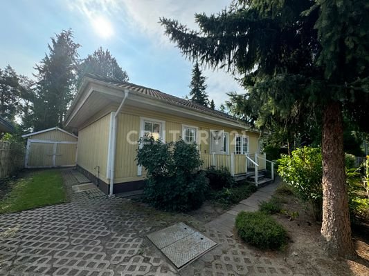 Vordere Ansicht Haus/Garage