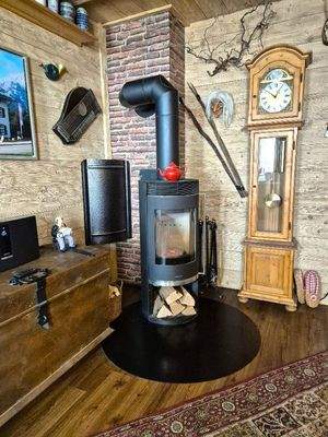 Gemütlicher Holzofen in der Stube...