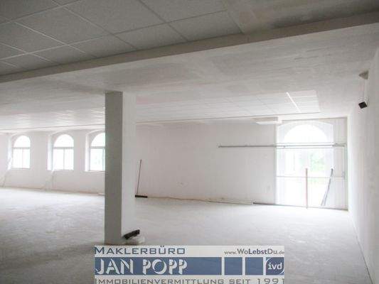 Hinterer Teil mit Fluchttüre