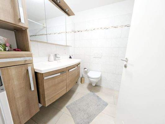 Wohnung 1 Badezimmer.jpg