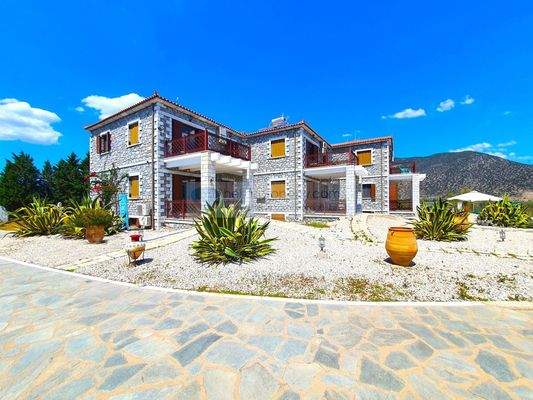 f5a795bb5043489f80bf8858cb3a826f-original