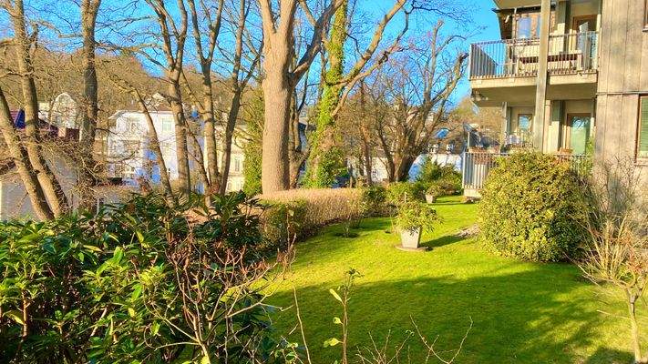 Blick ins Grüne – sehr gepflegte Außenanlage