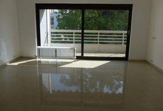 Zimmer I, Fliesen od. Parkett 