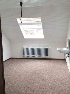 Zimmer unmöbliert-1.jpg