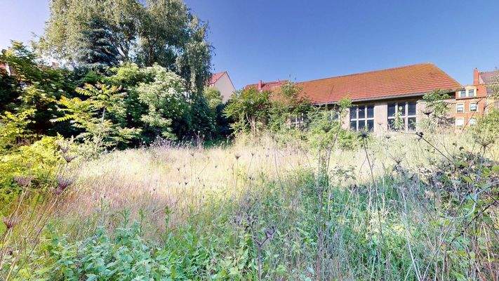 Rückseite mit Grundstück