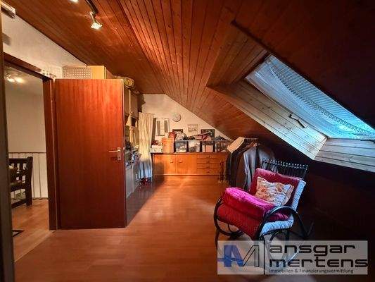 Studio Dachgeschoss links