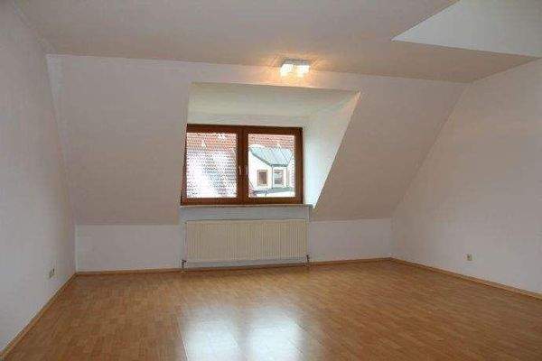 großes helles Wohnzimmer