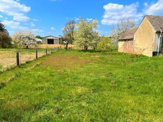 Blick auf das Grundstück rechte Seite