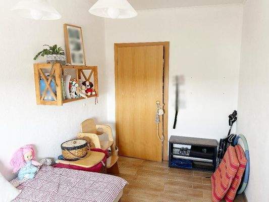 Kinderzimmer mit Blick Richtung Flurbereich (Verkauf ohne Inventar)