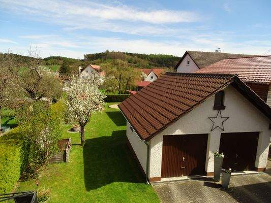 Doppelgarage mit elekt. Toren, Zahlencode