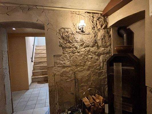 Raum für Freizeitaktivitäten mit Kaminofen