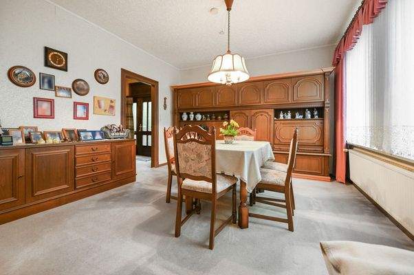 Wohn- und Esszimmer IV