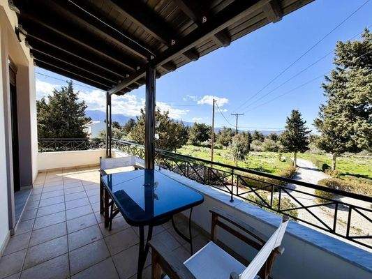 Villa mit Panoramablick auf Meer und weiße Berge auf einem 5.159 m² großen Privatgrundstück