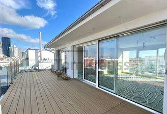 Terrasse mit Skyline