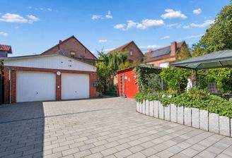 Garagen und rückwärtige Ansicht