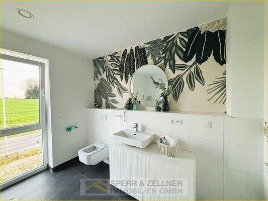 Bad mit Wanne - Dusche - Fenster