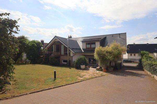 Garten/ Zufahrt Garagen