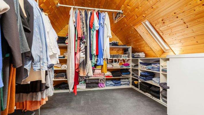 1. OG Ankleidezimmer 1