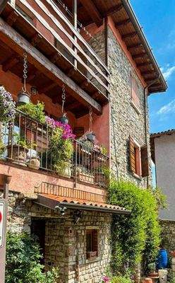 Fassade mit balkon1.jpg