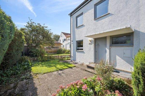 Gepflegtes Reihenendhaus mit schönem Vorgarten