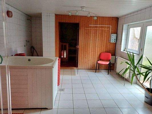 Sauna (Klafs) mit 2 Duschen