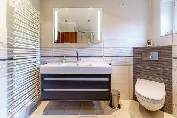 Hochwertiges Badezimmer.