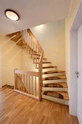 Treppenaufgang (1. OG)