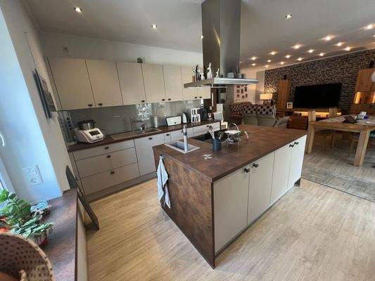 offene Küche mit Kochinsel