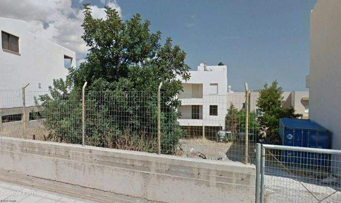 Kreta, Agios Nikolaos: Baugrundstück mit Meerblick im Ort zu verkaufen