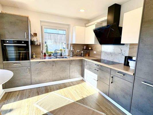 Hochwertige Einbauküche