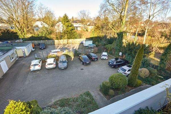 Extra breiter Parkplatz 