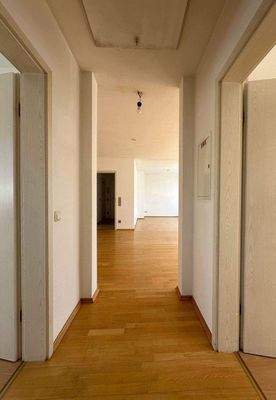 Flur zu beiden Schlafzimmern, Badezimmer