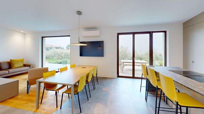 DD-066-16-Villa-con-piscina-e-vista-lago-Dining-Ro