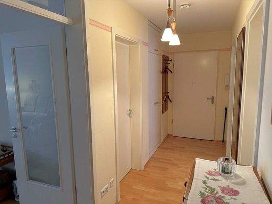 Flur mit Einbauschrank