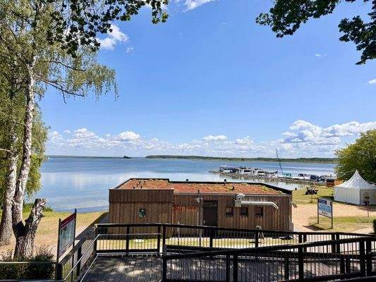 Badestelle mit Kiosk